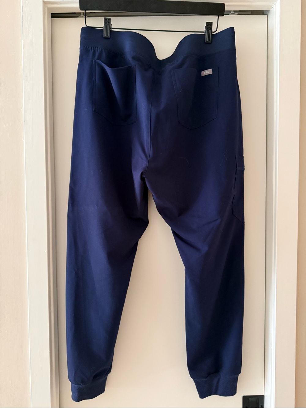 FIGS Women’s Navy Jogger Scrub pants - Picture 4 of 4